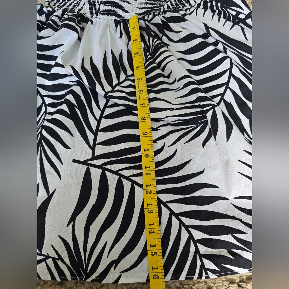 Black and White Fit and Flare Tropical Puff Sleeve Dress Sz. L - Picture 9 of 11